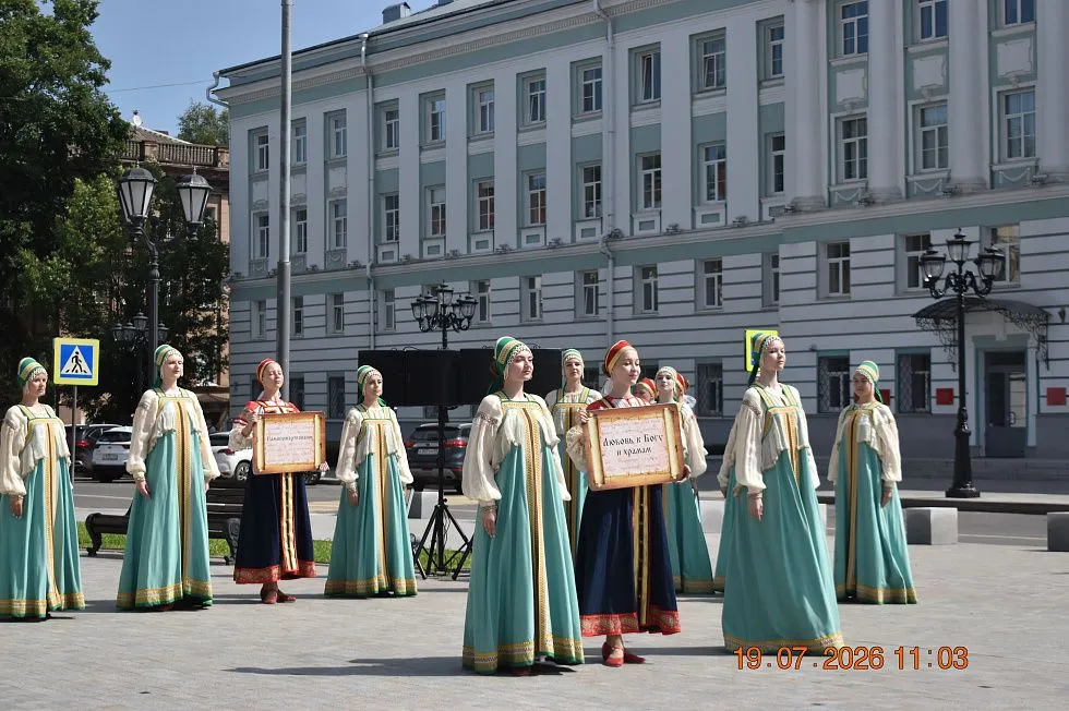 Торжественная церемония возложения цветов к памятнику Святого благоверного князя М.Я. Тверского